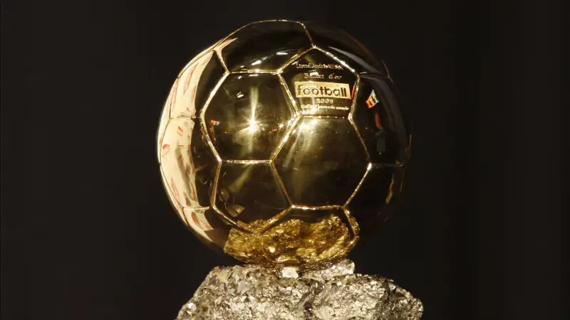 Ronaldinho Gaúcho Brilha em Paris: Ídolo Brasileiro Entrega a Cobiçada Bola de Ouro Hoje!