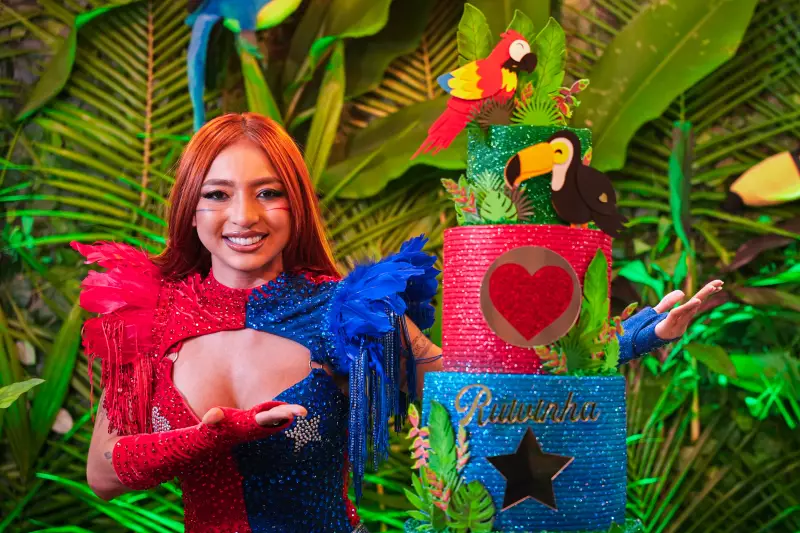 Ruivinha de Marte faz 29 anos em Manaus com festa inspirada no Festival de Parintins - Veja fotos!