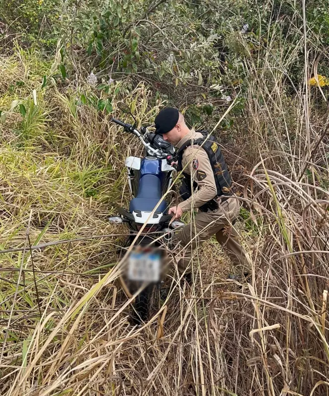Salinas: Dois homens presos após roubo de moto que seria trocada por drogas e usada para quitar dívida