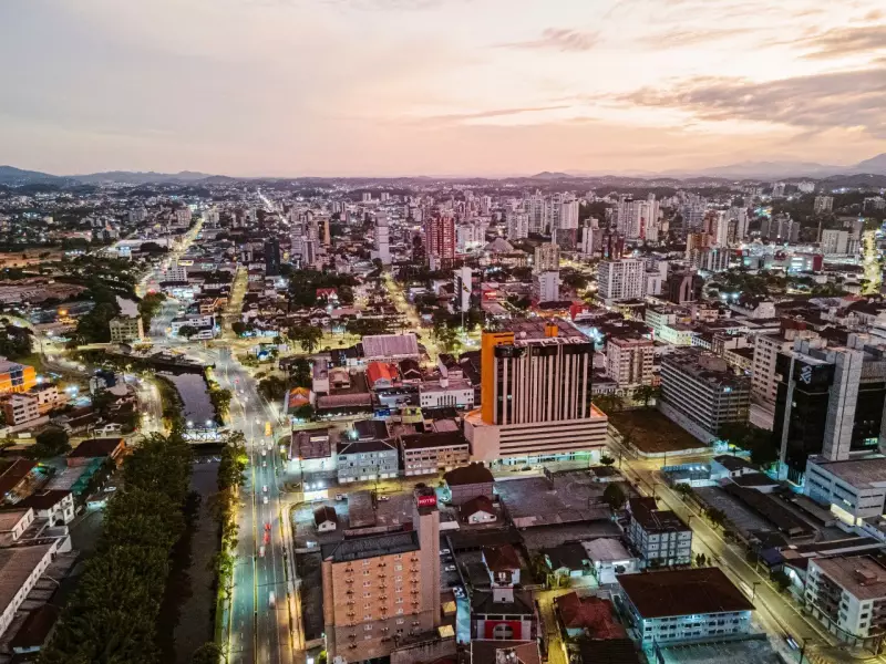 Santa Catarina dispara na economia: PIB cresce impressionantes 4,2% no primeiro semestre de 2025