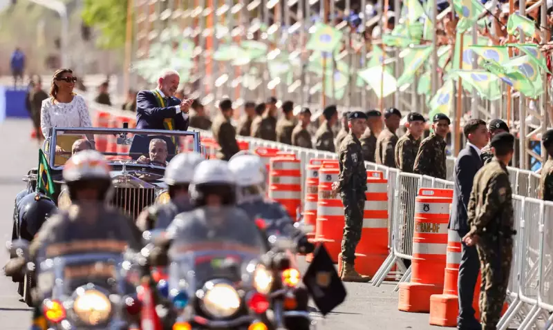 Sem Anistia! Gritos da População Ecoam no Desfile de 7 de Setembro e Marcam Presença de Lula