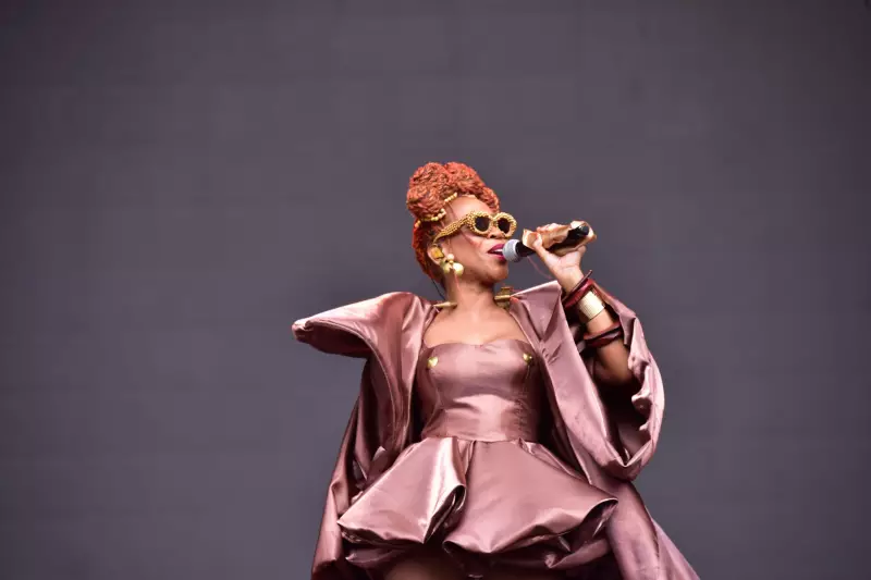 The Town 2025: Karol Conká, Ebony e Aju abrem festival com estrondo e celebram força do rap feminino
