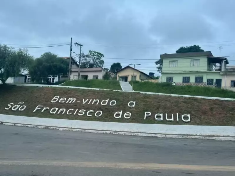 Tragédia em Minas: Mulher é assassinada a tiros na porta de casa e namorado fica ferido
