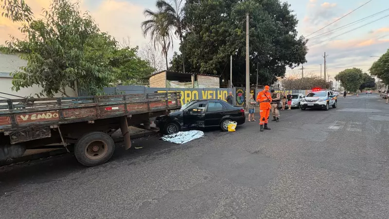 Tragédia em Uberlândia: Idosa Perde a Vida em Acidente Entre Carro e Caminhão no Santa Rosa