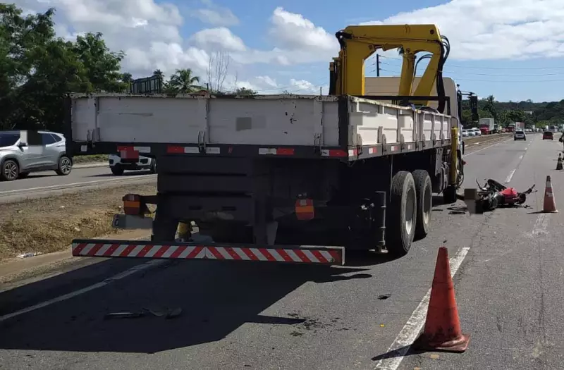 Tragédia na BR-101: Motociclista sem CNH perde a vida em atropelamento por caminhão em Jaboatão