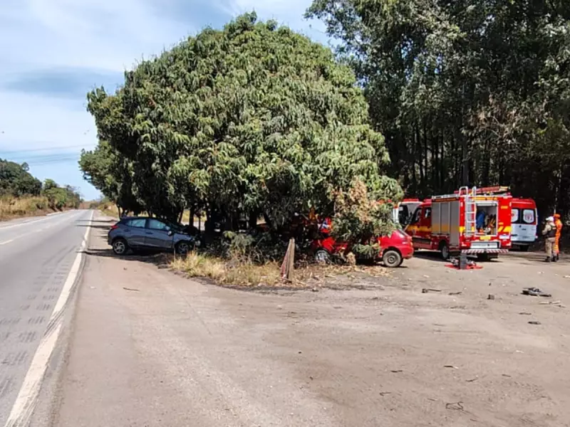 Tragédia na BR-494: Ultrapassagem Simultânea em Divinópolis deixa Um Morto e Dois Feridos