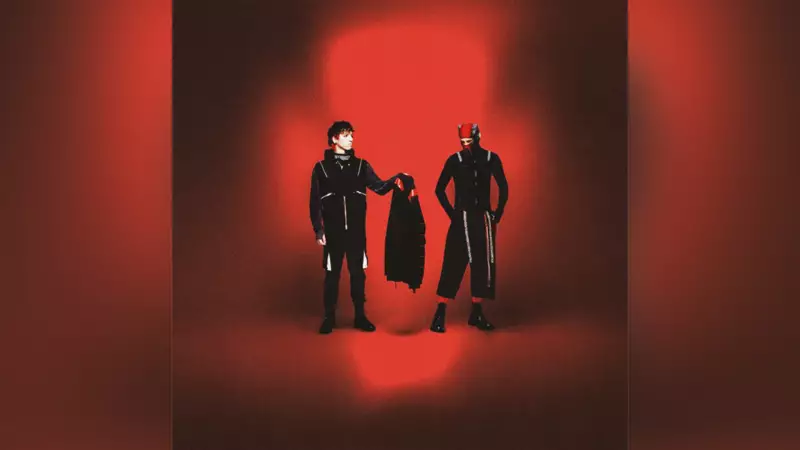 Twenty One Pilots Estoura a Bolha e Inicia Era Ousada com 'Breach' — Ouça Agora!