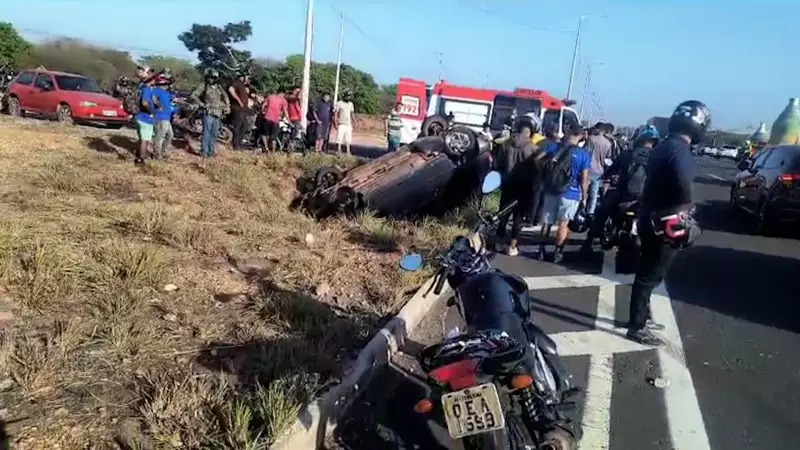 Acidente Grave na BR-316: Carro Capota e Três Ficam Presos nas Ferragens em Teresina