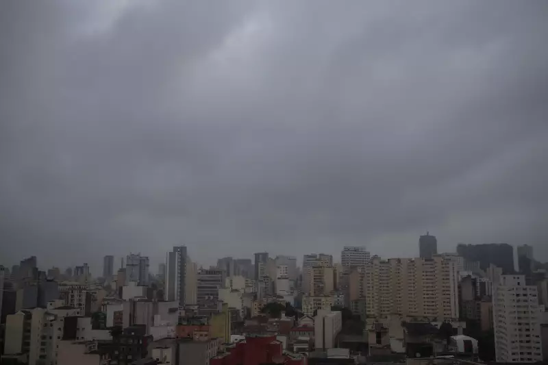 Alerta Meteorológico: Nova Frente Fria Promete Vir com Tudo na Segunda — Saiba Onde os Temporais Vão Castigar