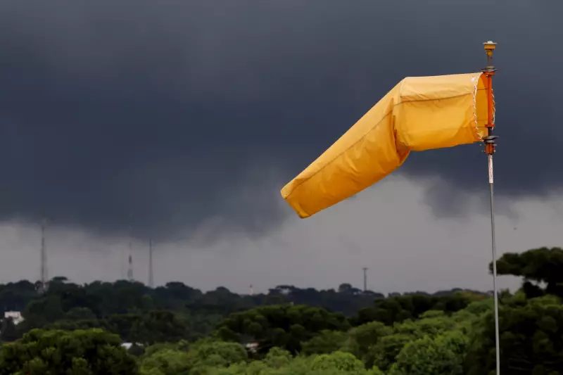 Alerta no Paraná: Tempestades Severas e Virada Brusca no Tempo Ameaçam o Estado