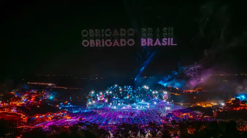 Alok Surpreende no Tomorrowland com Esquadrilha de Drones que Desenha no Céu - Veja o Vídeo!