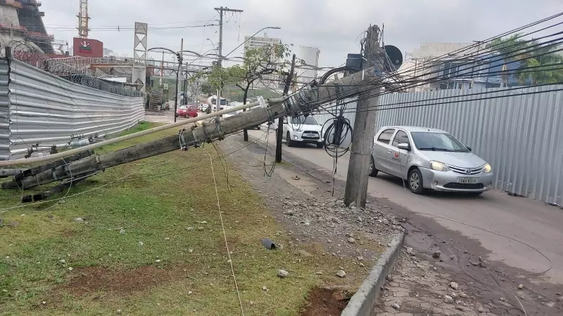 Apagão na Cristiano Machado: Batida Derruba Poste e Deixa Mais de 500 Imóveis no Escuro em BH