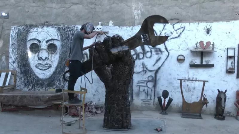 Arte Sustentável: Conheça o Artista que Transforma Lixo em Obras-Primas e Inspira Consciência Ambiental