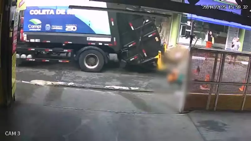 Asfalto Cede Sob Caminhão de Lixo e Gari Sofre Acidente Grave em Via Pública