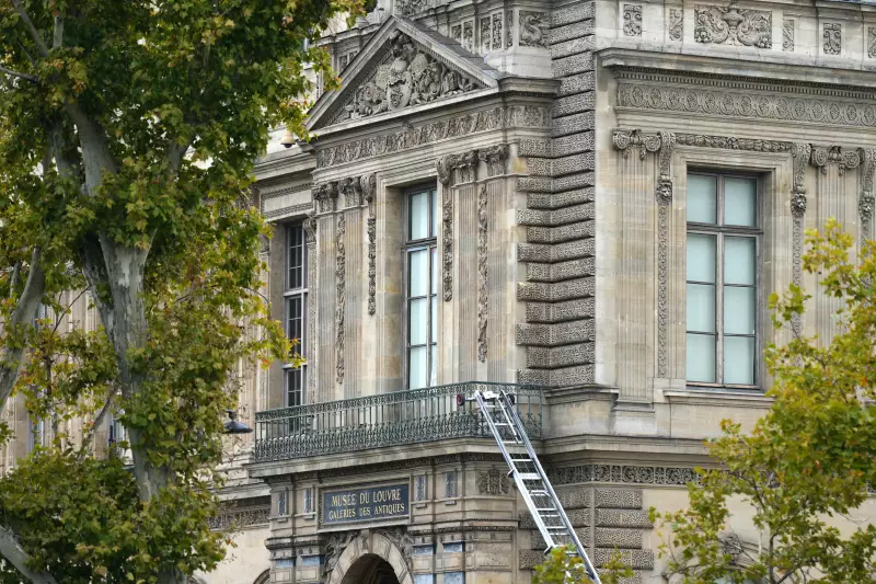Assalto Perfeito no Louvre: Ladrões Roubam Joias da Coroa Francesa em Ação Relâmpago de 7 Minutos