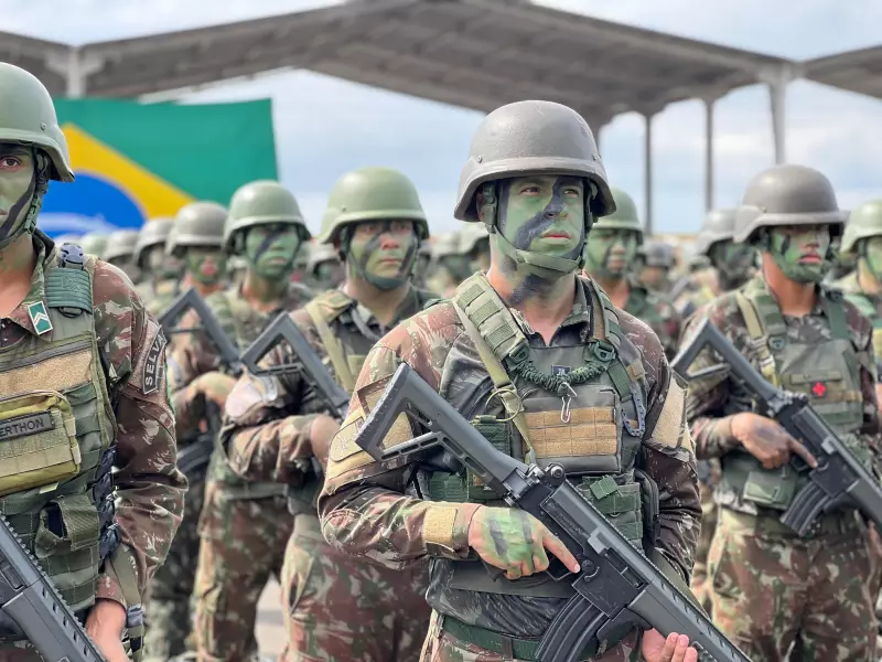 Astros: Brasil testa com sucesso seu maior míssil de 300 km na Amazônia