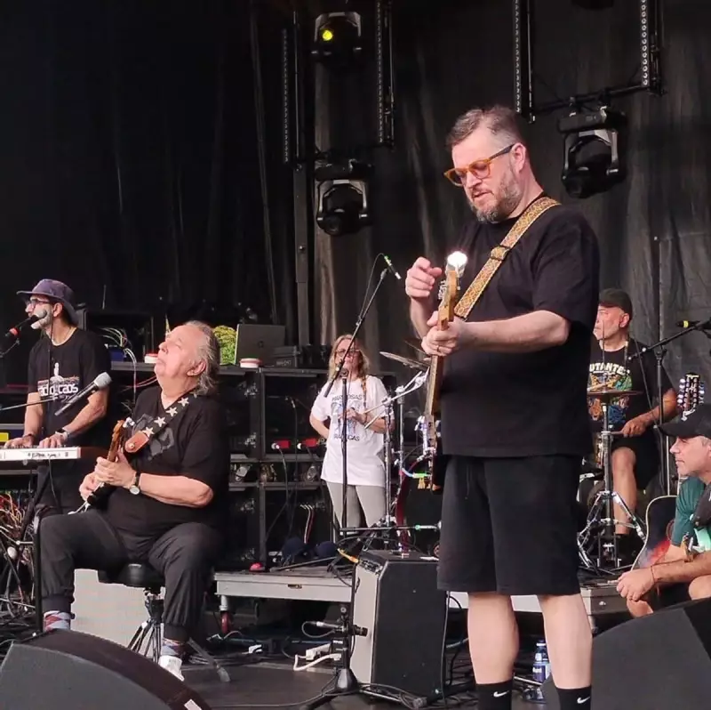 Baixista petropolitano dos Mutantes faz show histórico na cidade natal após 19 anos na banda