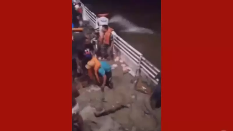 Balsa fica à deriva e afunda parcialmente no Pará: passageiros em desespero jogam carga no rio