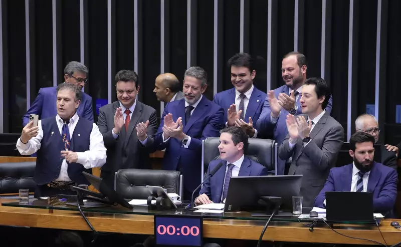 Bancada Cristã: Câmara acelera criação de novo grupo com influência evangélica e católica