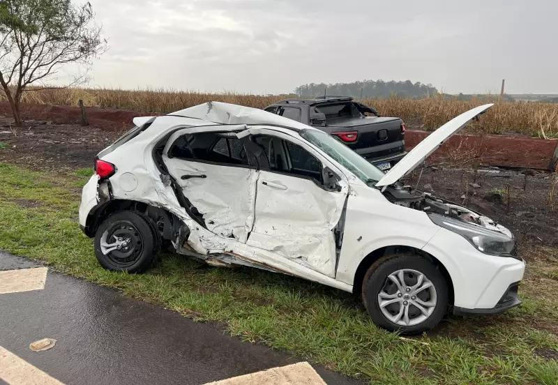 Batida Violenta na SP-306: Dois Feridos Após Colisão Entre Carros em Santa Bárbara d'Oeste