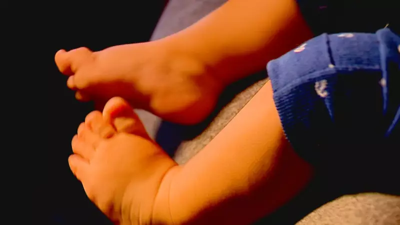 Bebê de 1 ano em estado grave após ingerir água sanitária em acidente doméstico em Corumbá