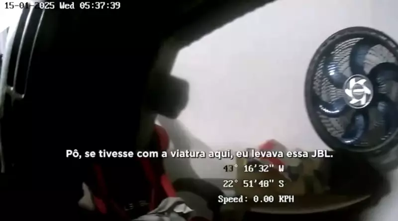 BOPE em xeque: imagens mostram agentes levando objetos de residência durante operação no Rio