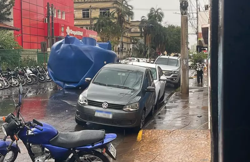 Caixa d'Água Despenca de Prédio em Construção Durante Temporal em Barretos; Veja o Vídeo!