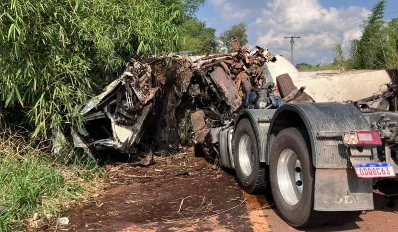 Caminhão Capota e Interdita Rodovia em Mogi Guaçu: Veja o Vídeo Impressionante