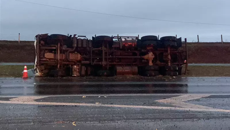 Caminhão Tomba em Acidente Grave na SP-127 em Piracicaba: Veja o Que Aconteceu