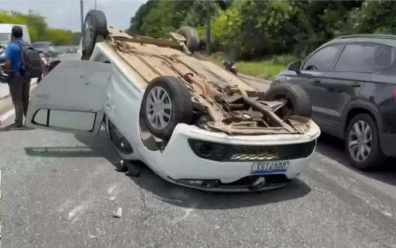 Carro Vira de Ponta-Cabeça na BR-230 com Pacientes do Hospital Laureano em João Pessoa