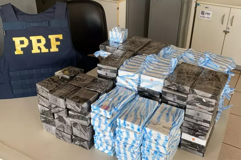 Casal é flagrado com 114 iPhones 17 Pro Max escondidos em carro na BR-163 | Carga avaliada em R$ 1,7 milhão