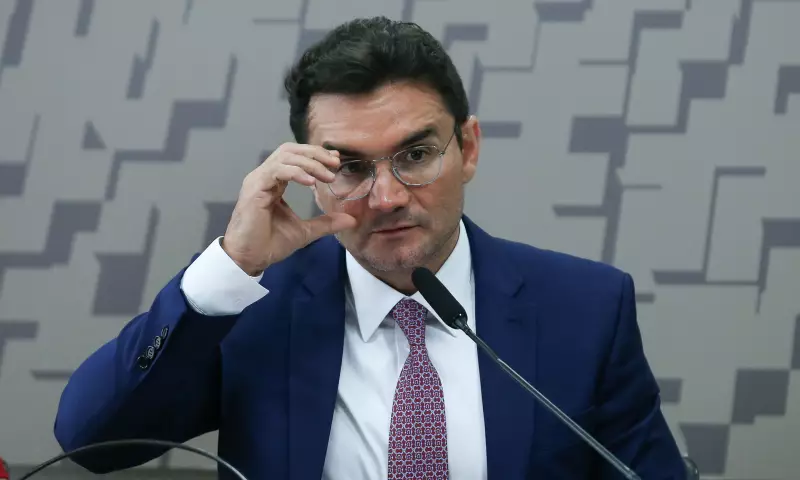 Celso Sabino rebate críticas e afirma que sair do governo seria ato de covardia