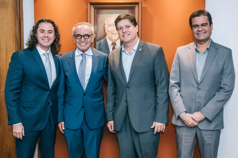Cícero Lucena, líder nas pesquisas na Paraíba, prepara filiação ao MDB em movimento que pode sacudir o cenário político