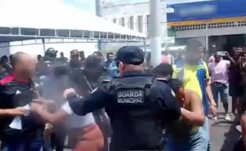 Confronto entre ambulantes causa tumulto e pânico em nova área de comércio no Centro de Aracaju