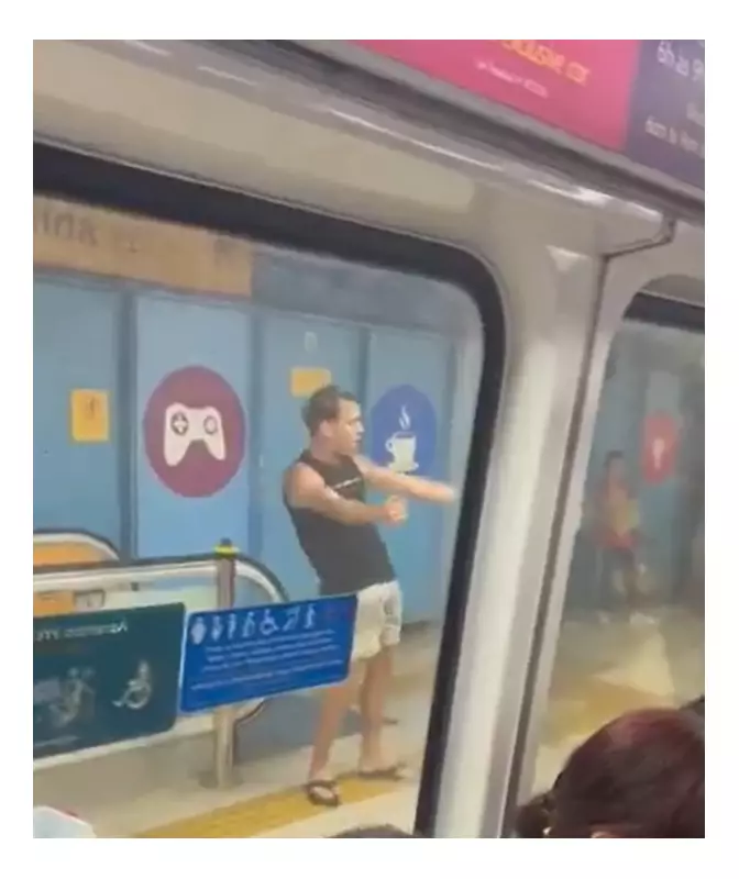 Confusão em vagão feminino do Metrô Rio: Mulher agride passageira e causa tumulto na Central do Brasil