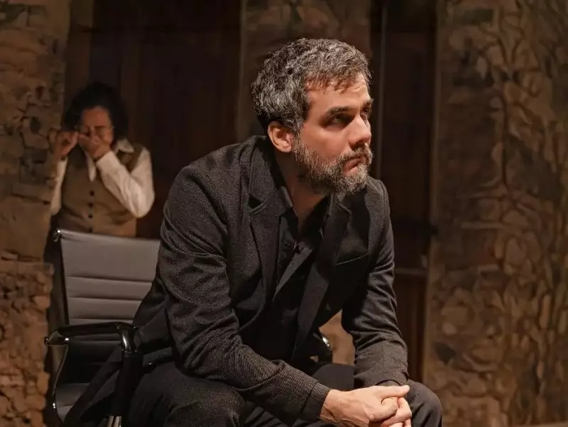 Confusão na Venda de Ingressos para Peça de Wagner Moura Gera Revolta nas Redes