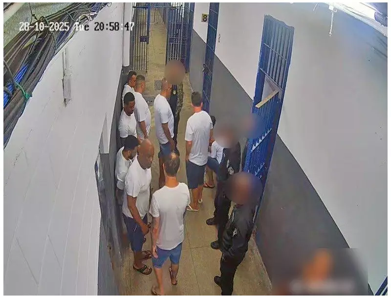 Cúpula do Comando Vermelho é transferida para cadeia de segurança máxima no Rio antes de presídio federal