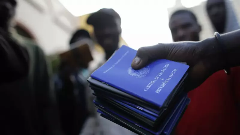 Desemprego no Brasil atinge menor nível da história: taxa cai para 5,6% até setembro