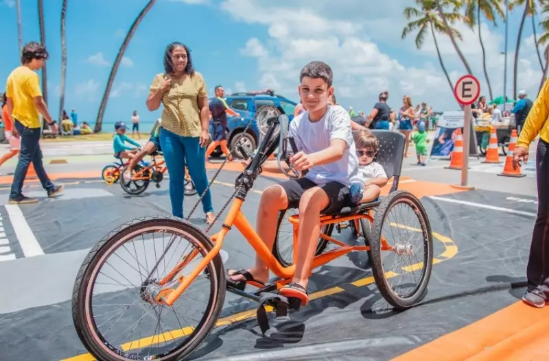 Domingo é dia de brincar e conscientizar: Ponta Verde recebe ação lúdica contra trabalho infantil