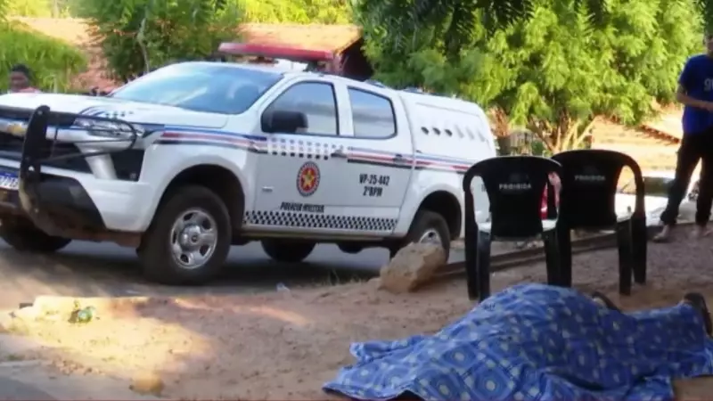 Dupla Encapaçada Assassina Homem a Tiros Dentro de Bar em Caxias: Crime Choca Comunidade
