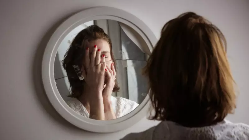Espelhos Revelados: Do Além às Fobias - 7 Fatos Chocantes Que Você Precisa Conhecer