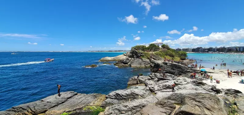 Exposição 'Nosso Mar' Chega a Cabo Frio com Alerta Urgente sobre Poluição dos Oceanos
