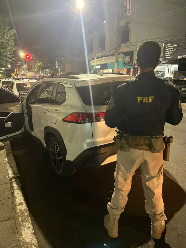 Flagrante em Volta Redonda: Homem é Detido ao Guiar Veículo com Roubo Carimbado