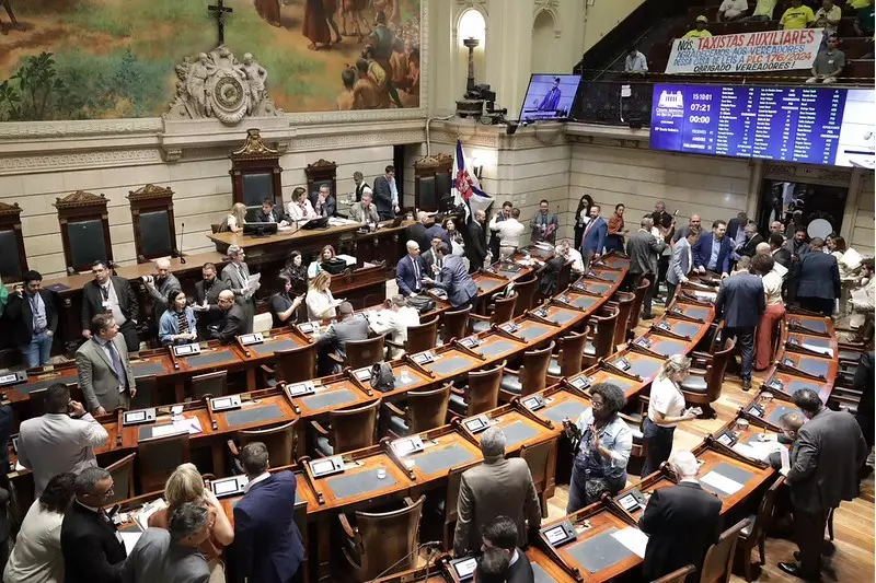 Flanelinhas no Rio: Câmara Aprova Fim da Cobrança Informal e Cria Sistema Digital de Estacionamento