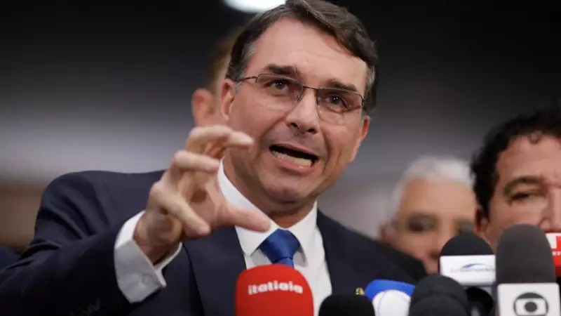 Flávio Bolsonaro Provoca Polêmica ao Sugerir Ataque Americano no Rio de Janeiro