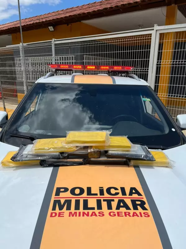 Fuga Desesperada: Motorista com Cocaína Atravessa Cercas e Pula em Rio, Mas Acaba Preso em MG