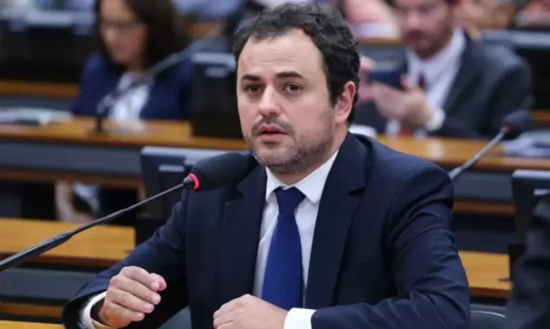Governador do Rio é acusado de tentar desviar recursos de aposentados para quitar dívidas