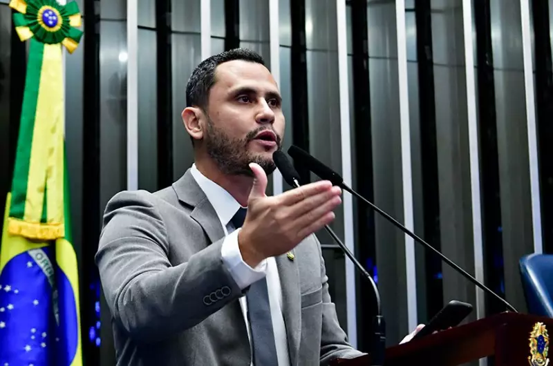 Guerra Interna no Bolsonarismo: O Confronto entre Carlos Bolsonaro e o Senador Magno Malta