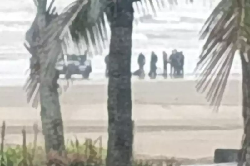 Homem baleado após simular arma para guardas em praia de SP: o que realmente aconteceu?