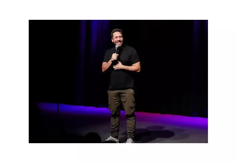Humorista da Globo é retirado do palco após se apresentar embriagado em show